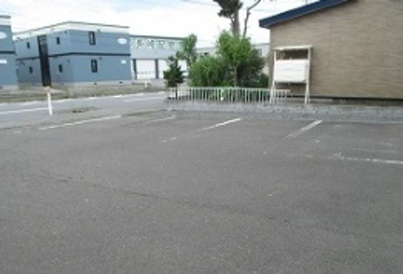 レオネクストなのはな 駐車場