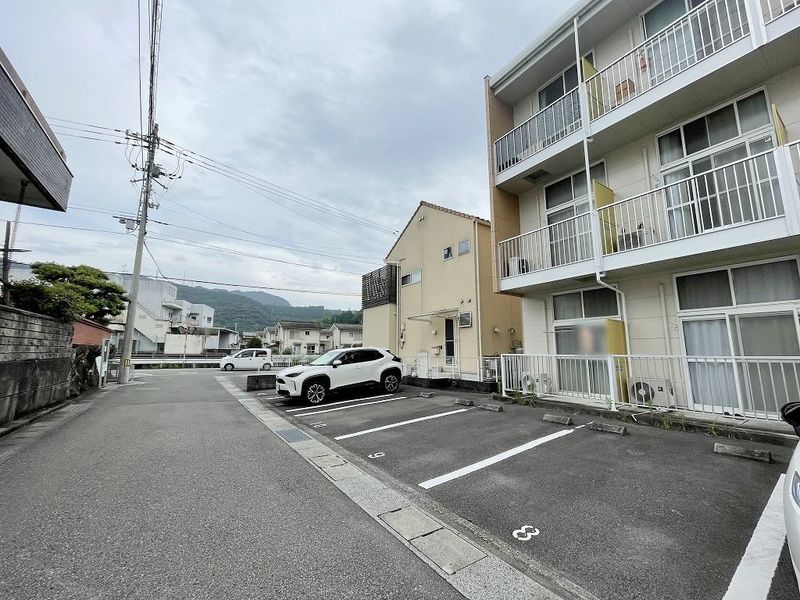 レオパレスシルバ 駐車場