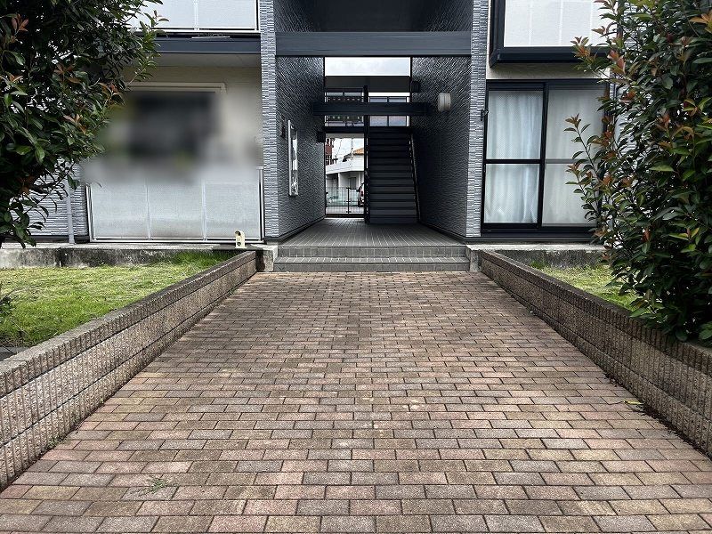 レオパレスピュアタウン エントランス