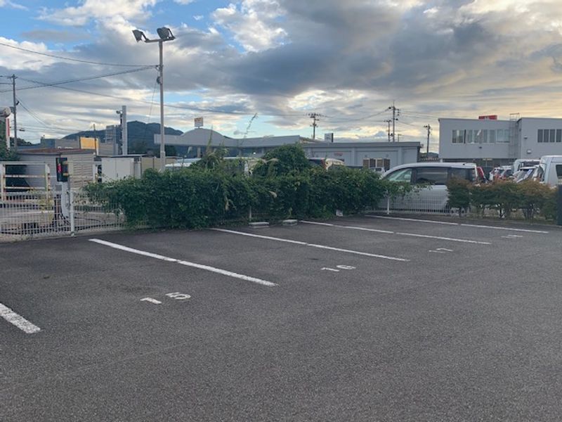 レオパレスみさき 駐車場