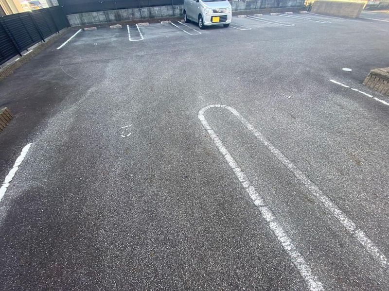 レオネクスト真宮 駐車場