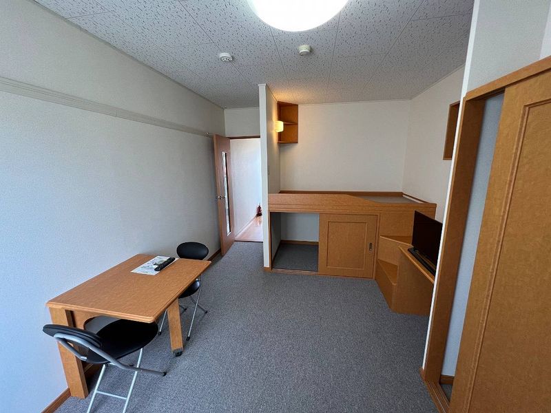 レオパレスユーアンドケイ 居間