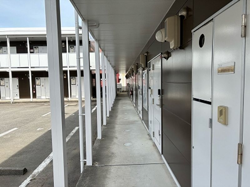 レオパレス加賀温泉駅 エントランス