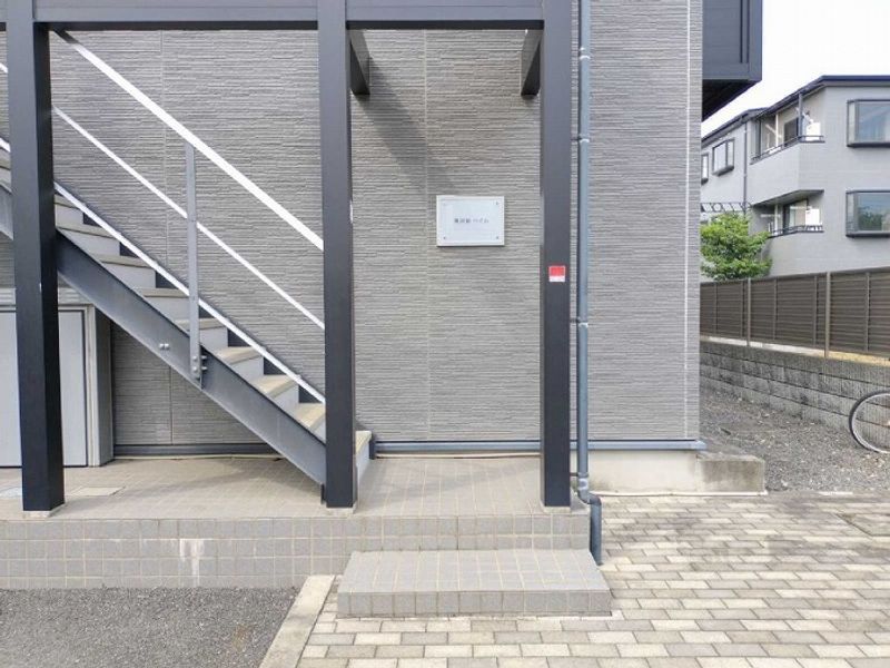レオパレス飛田給ハイム エントランス