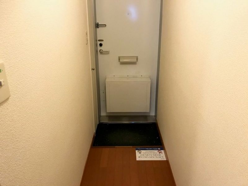 レオパレスカーサ　Ｔ 玄関