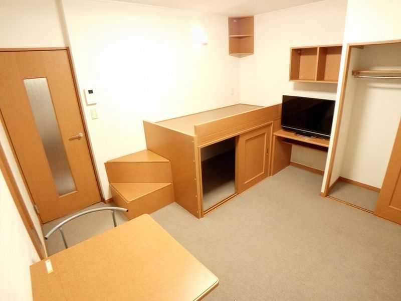 レオパレスハイム越路 居間