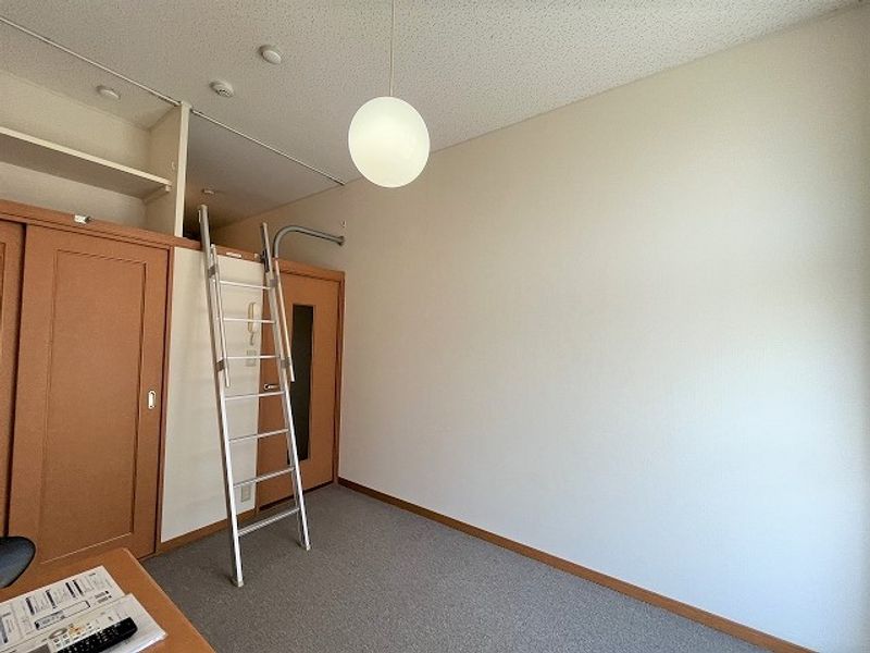 レオパレスフィスデファミーユ 寝室