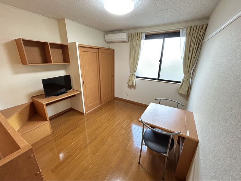 レオパレスプレジュール 居間