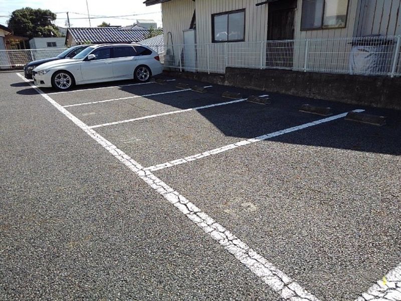 レオパレス深沢２丁目 駐車場