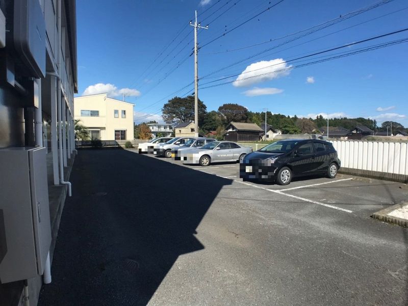レオパレススカイＢ 駐車場