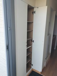 レオパレスコモディタ 玄関