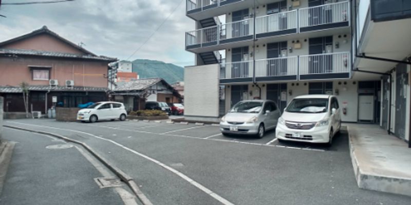 レオパレスマーブルパレス 駐車場