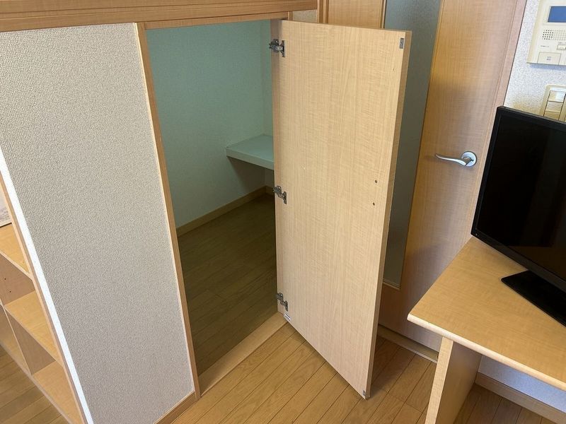 レオパレスカーサ　グリチーネ 収納