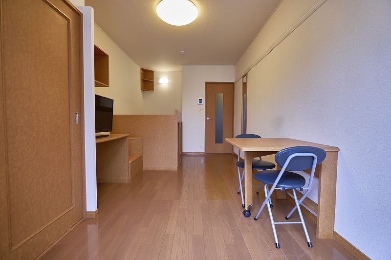レオパレスターナー 居間