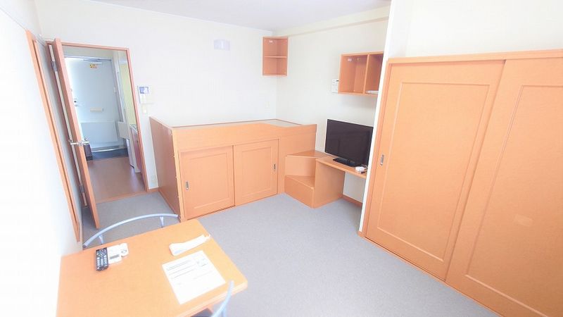 レオパレスやのい 居間