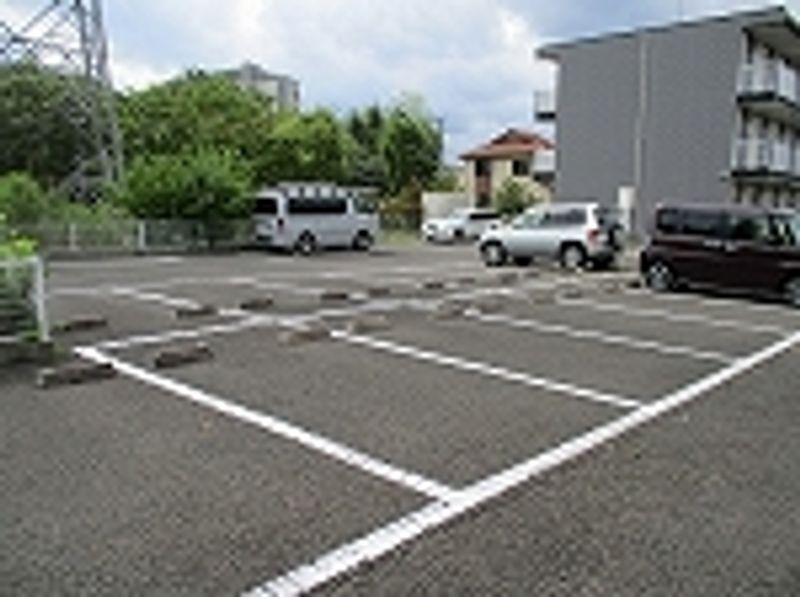 レオパレスセントグレースＢ 駐車場