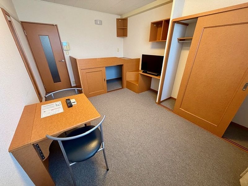 レオパレスブルーウィローⅡ 居間