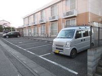 レオパレスα 駐車場