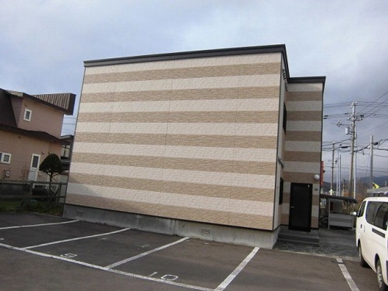 レオパレスリバーサイド美園 駐車場