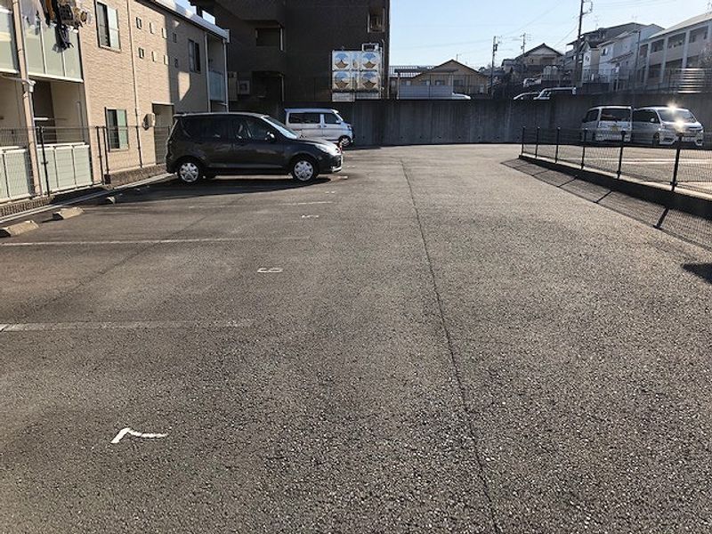 レオネクストキッズⅢ 駐車場