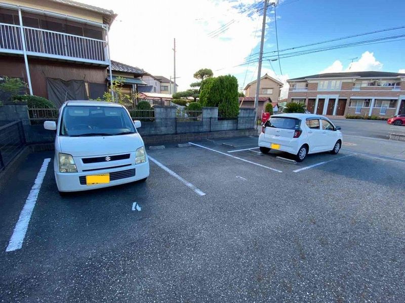 レオパレスＭＩＮＡＭＩＹＡＭＡ 駐車場