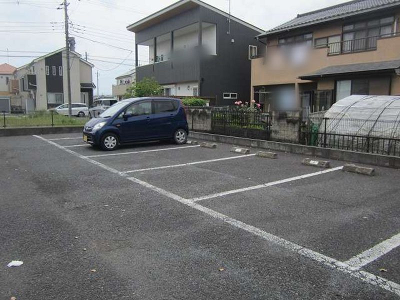 レオパレスパステロ 駐車場