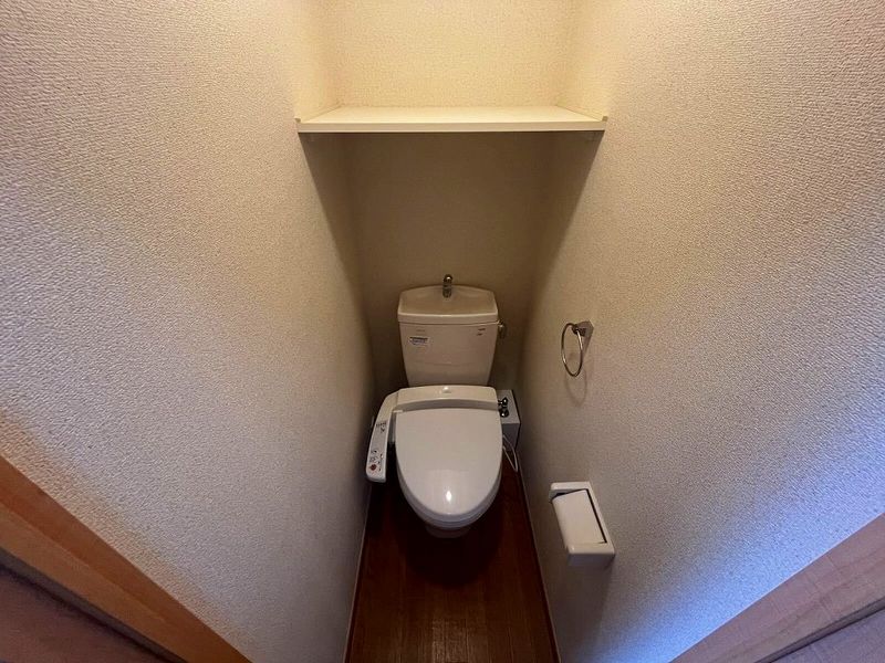 leopalace A Bond Toilet