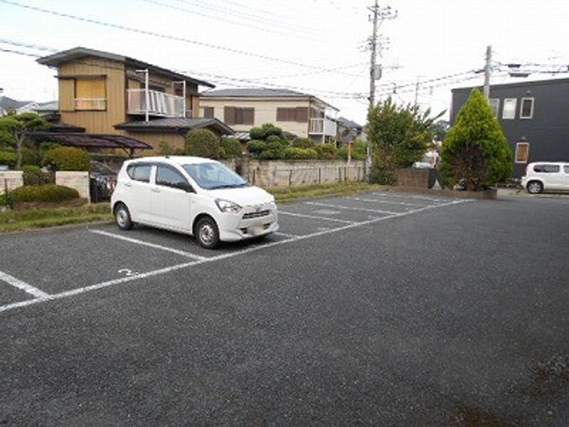 レオパレスグリーン文桜 駐車場