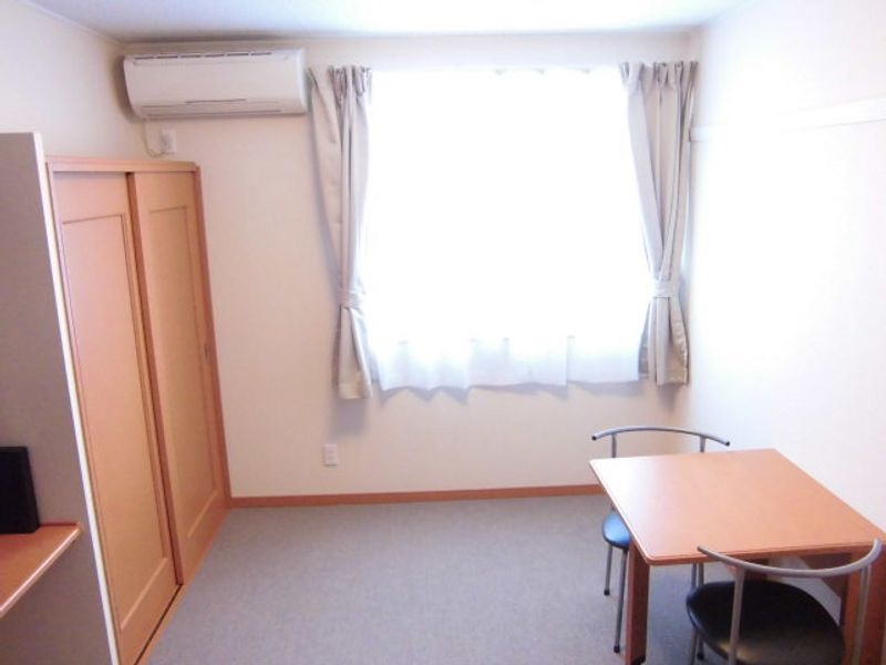 レオパレスＱＬＡ 居間