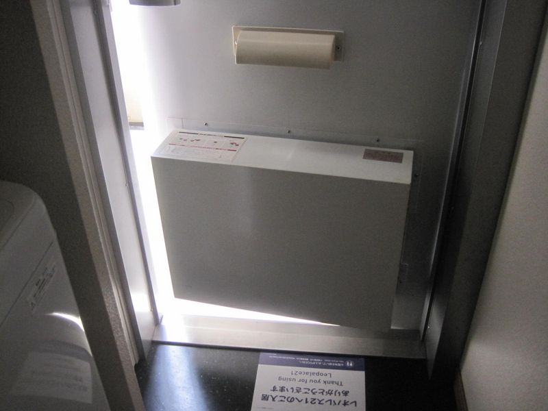 レオパレス東本町 玄関