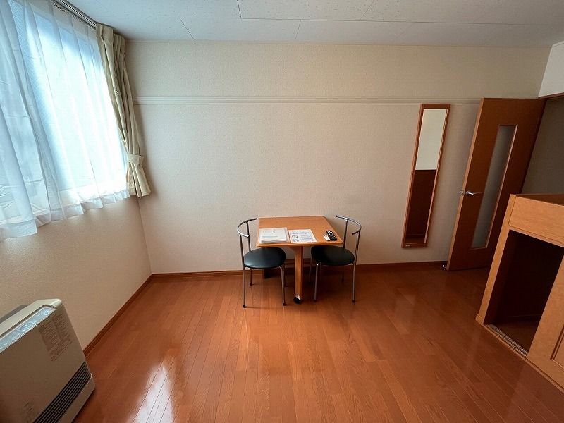 レオパレスヴォワドサンセス 居間
