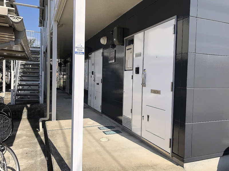 レオパレスクレール鳴門 玄関