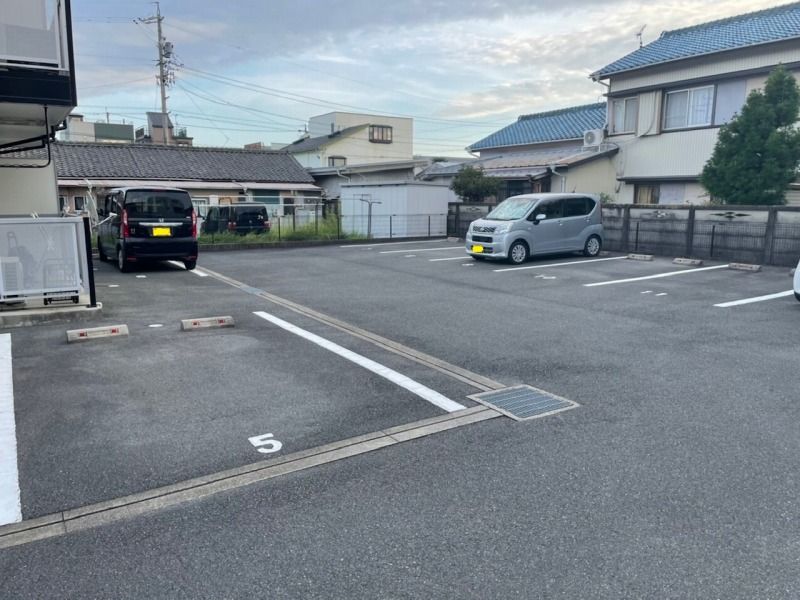 レオパレス向山Ｗｅｓｔ 駐車場