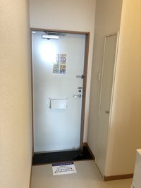 レオパレスセントポーリア 玄関