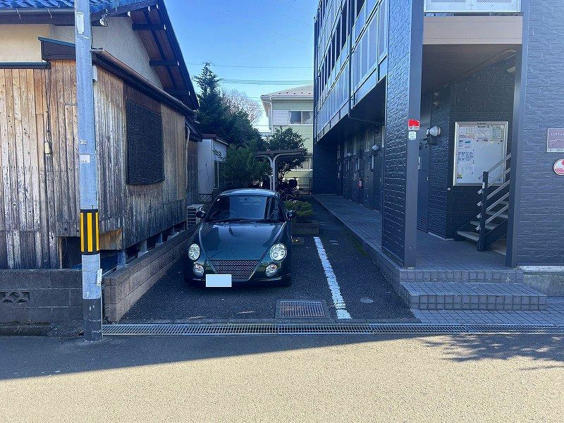 レオパレスヒルズ 駐車場