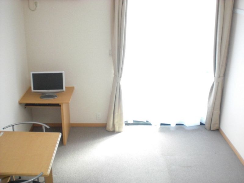 レオパレス宇都宮南 居間