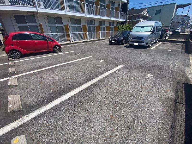レオパレスＵ 駐車場