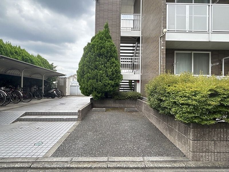 レオパレスクレスト エントランス