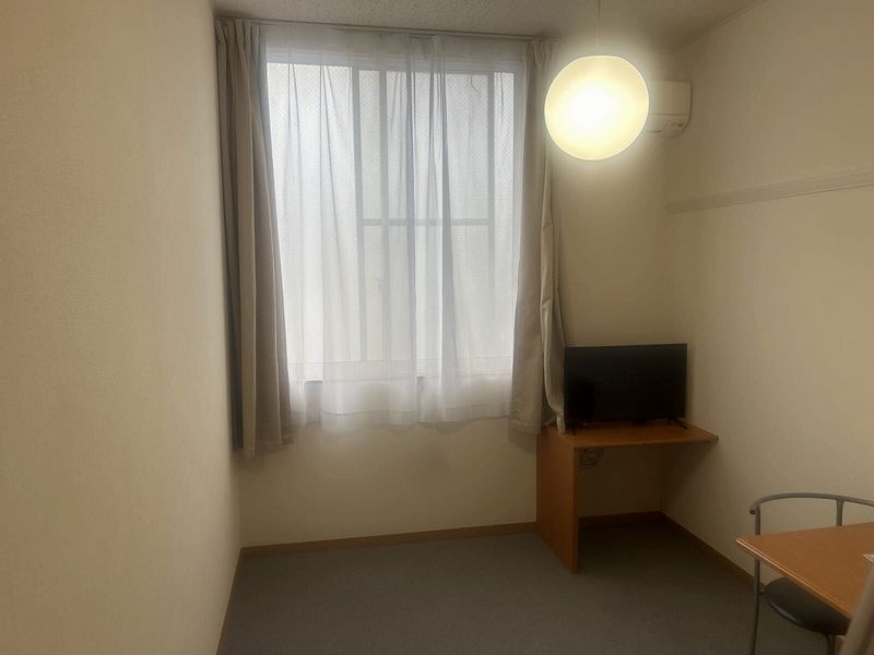 レオパレスルシータ２１ 居間