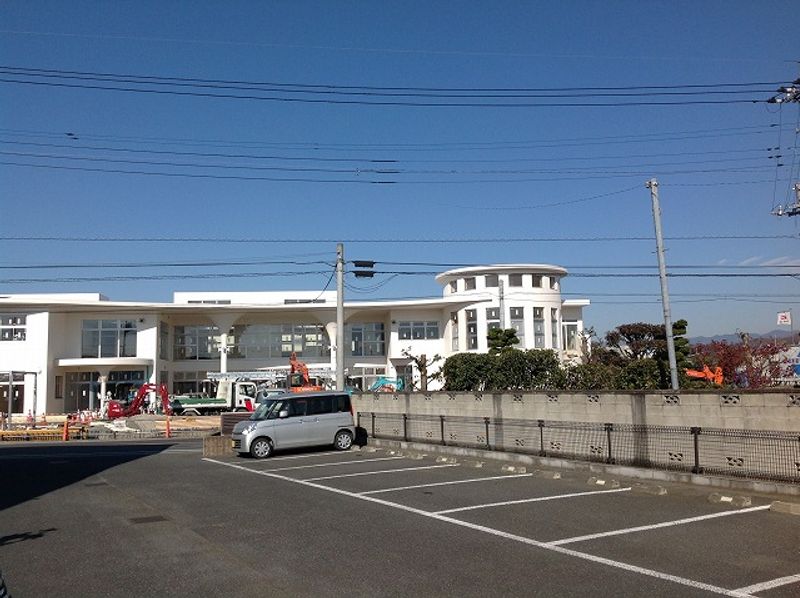 レオパレスレーヴ 駐車場