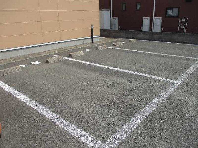 レオパレスサンハイム岩切Ⅱ 駐車場