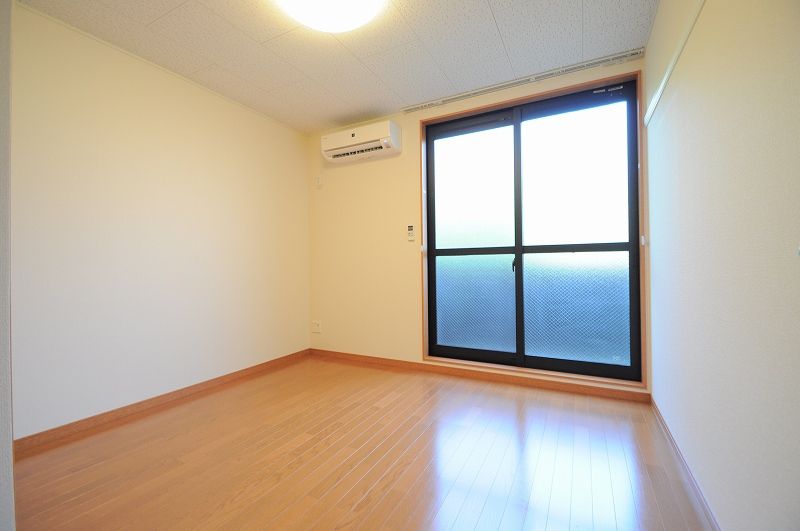 レオパレス長池 居間