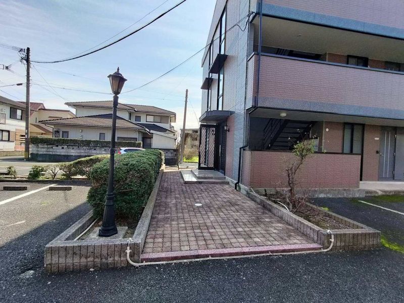 レオパレス鹿子木ＡＲＥＡⅡ エントランス