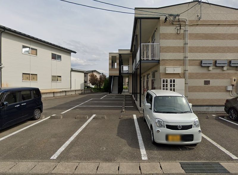 レオパレスクレール本内 駐車場