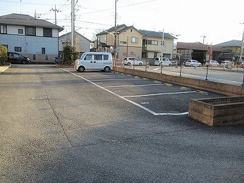 レオパレスウタガワ２ 駐車場