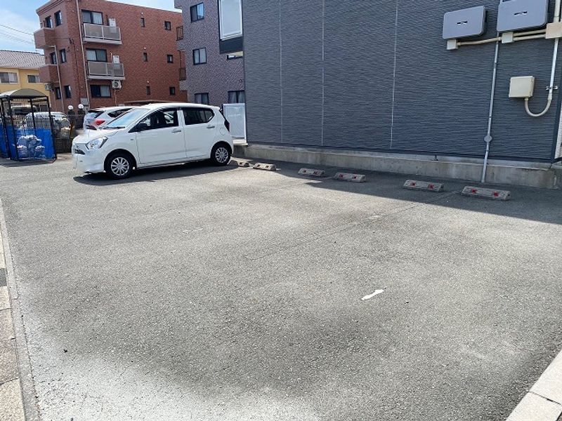 レオパレス弥栄 駐車場