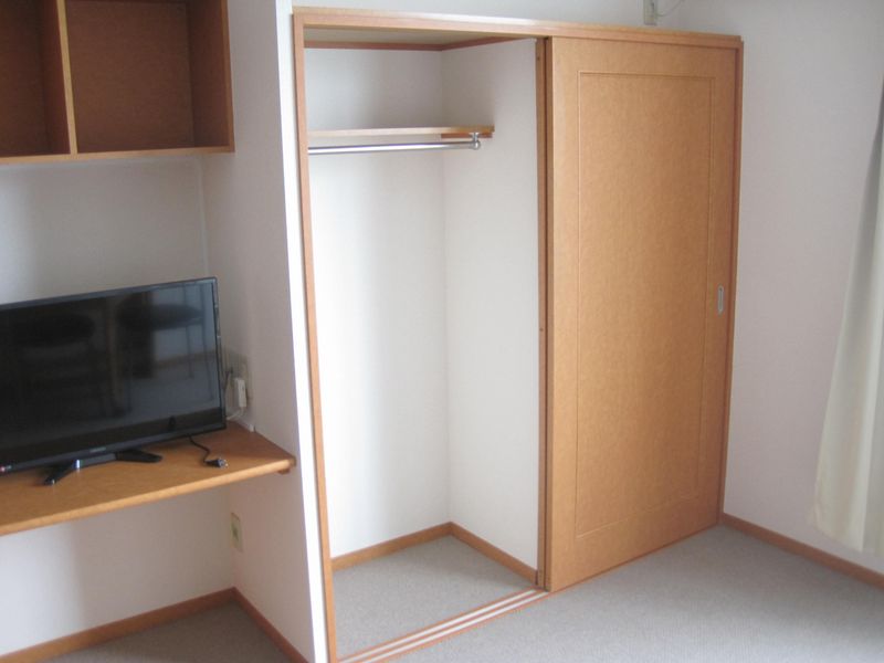 レオパレスペペール 収納