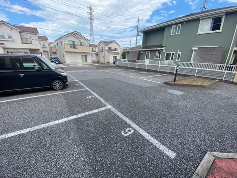 レオパレスプティフルール桜台 駐車場