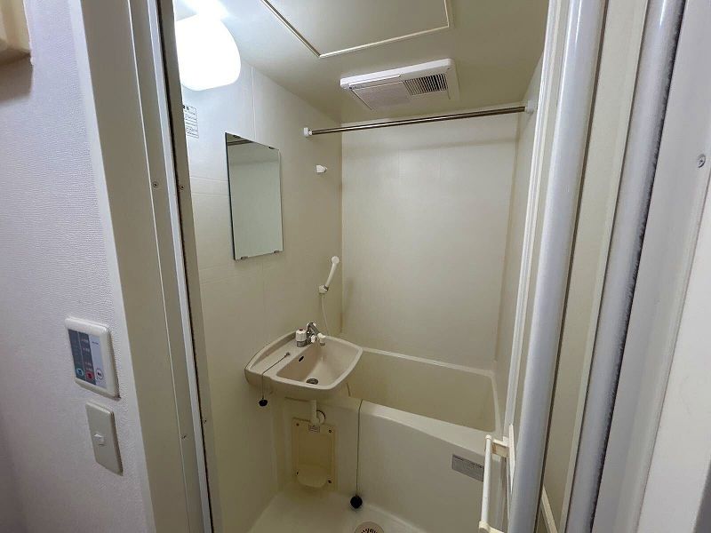 leopalace Moto Wing Bathroom