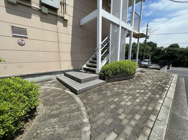 レオパレスタカネ．台 エントランス